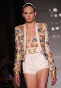 126185499HC053_Balmain_Runw
