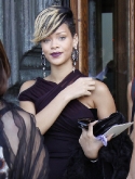 60934EP_RIHANNA_B-GR_04