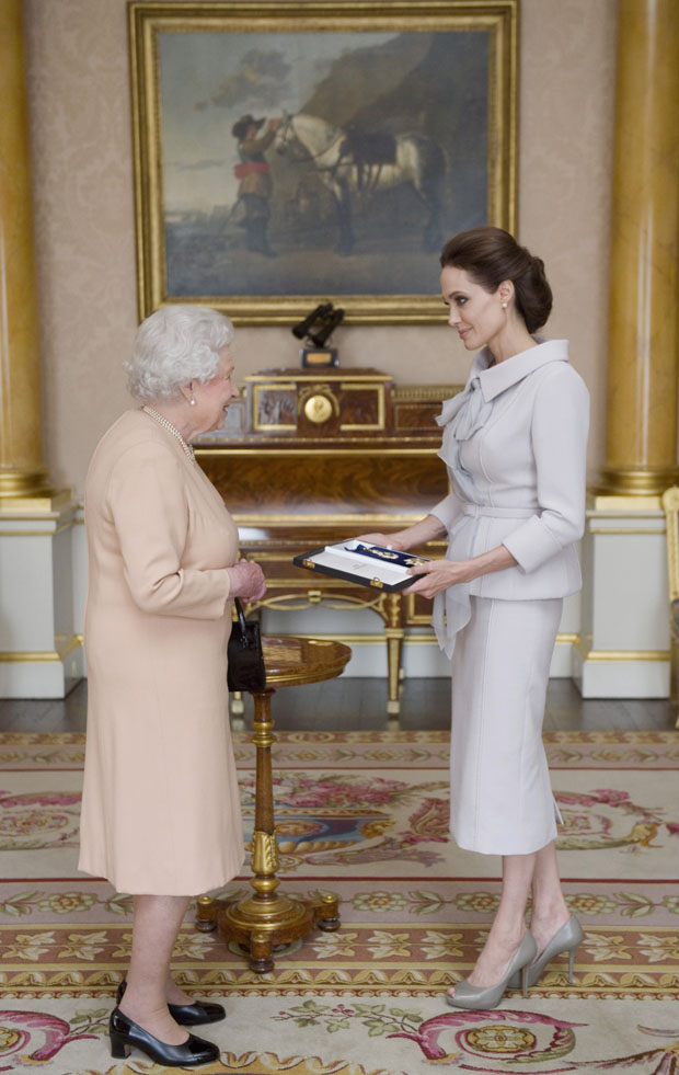 An Audience With Queen Elizabeth II - Red Carpet Fashion 
