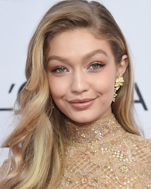 Get The Look: Gigi Hadid’s Bronzed Beauty Glamour WOTY Look - Red ...