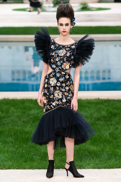 Julianne Moore Attends The Chanel Mademoiselle Privé Exhibition - Red  Carpet Fashion Awards