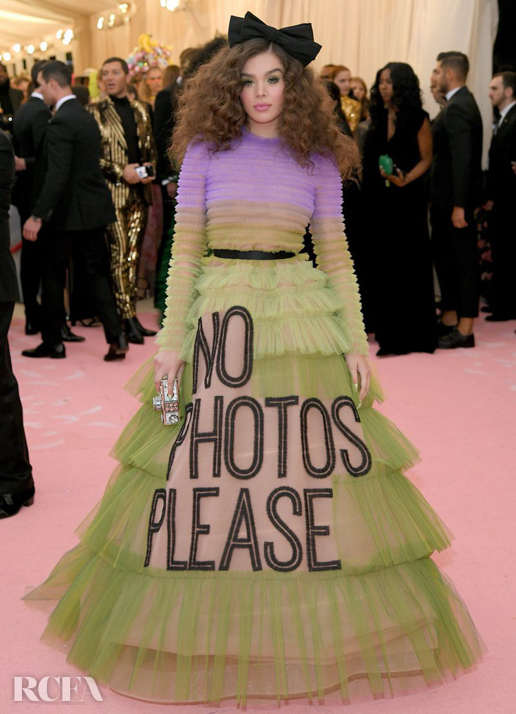 Hailee Steinfeld In Viktor & Rolf Haute Couture – 2019 Met Gala