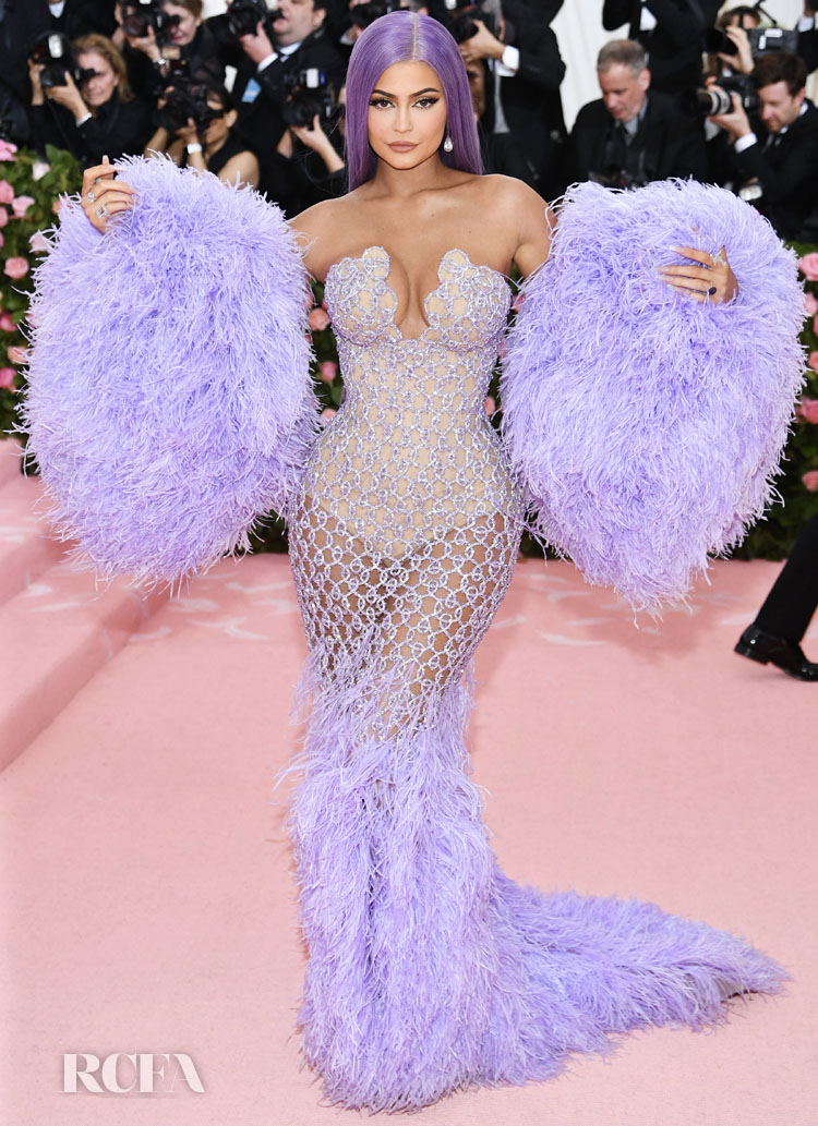 Kylie Jenner In Atelier Versace - 2019 Met Gala - Red Carpet