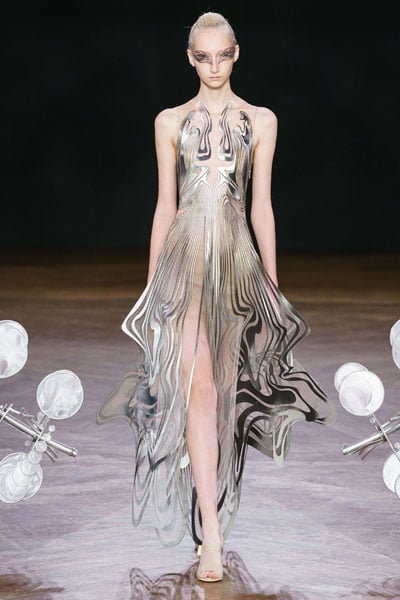 Eva Green Goes From Asymmetric To Galactic In Iris van Herpen Haute ...