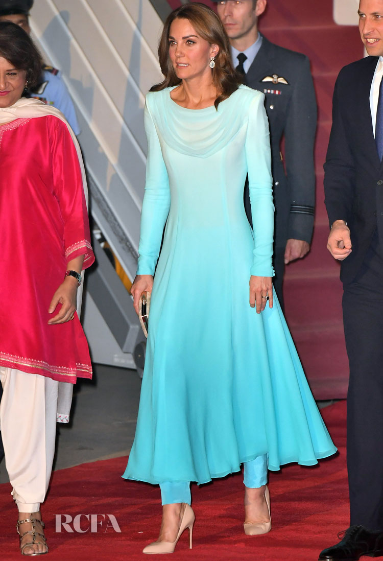 Catherine, Duchess Of Cambridge’s Elegant Ombre Blue Shalwar Kameez For Her Pakistan Arrival