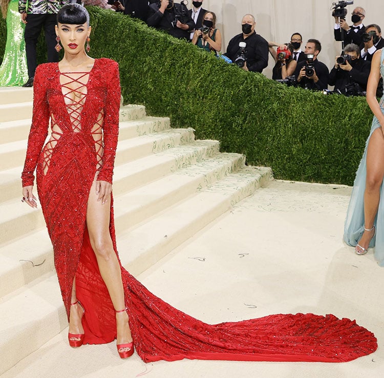 The Family Place Resale Shop - The Met Gala 2021 happened last night. Tory  Burch In center is an amazing designer and these ladies were some of the  best dressed last night.