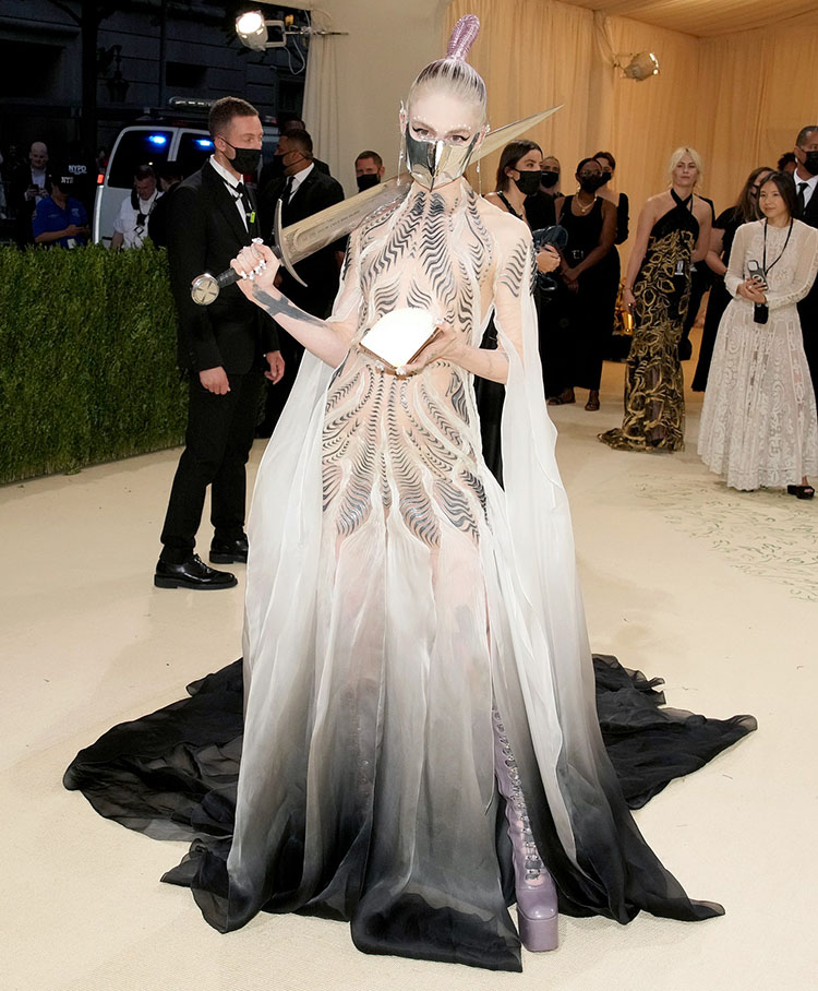 Grimes Wore Iris Van Herpen Haute Couture To The 2021 Met Gala - Red ...