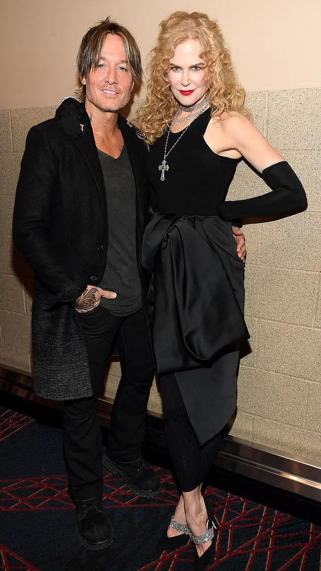 Nicole Kidman Wore AZ Factory To The 2021 Rock & Roll Hall Of Fame Induction Ceremony