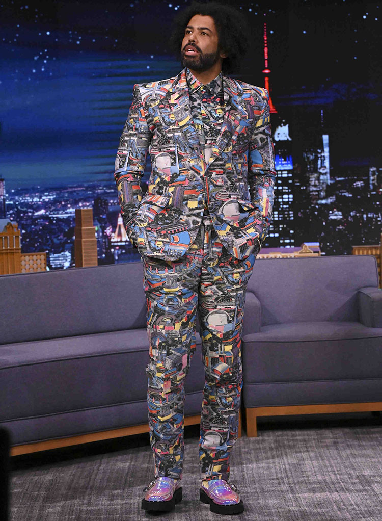 Daveed Diggs Wore Moschino On The Tonight Show Starring Jimmy Fallon