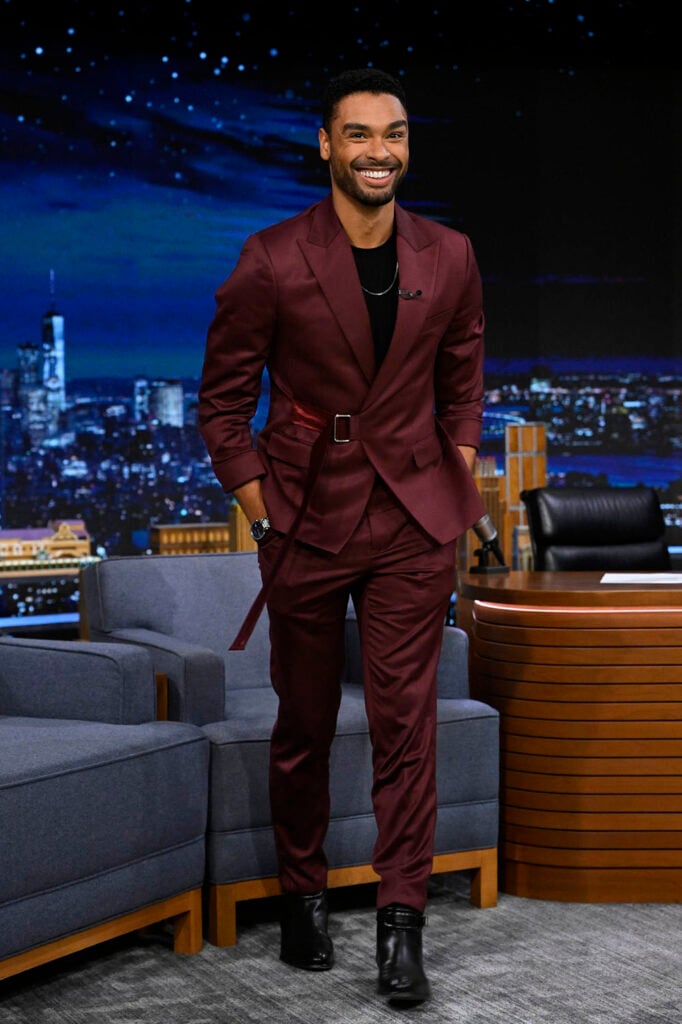 Regé-Jean Page Wore Grayscale On The Tonight Show Starring Jimmy Fallon