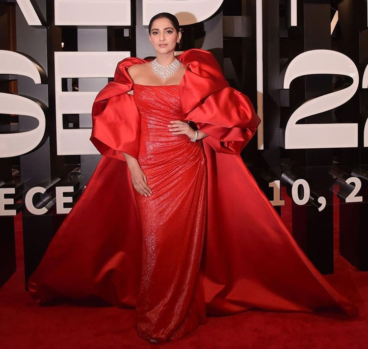 Sonam Kapoor Embracing 'Queen Vibes' In Beautiful And Glorious Ensembles