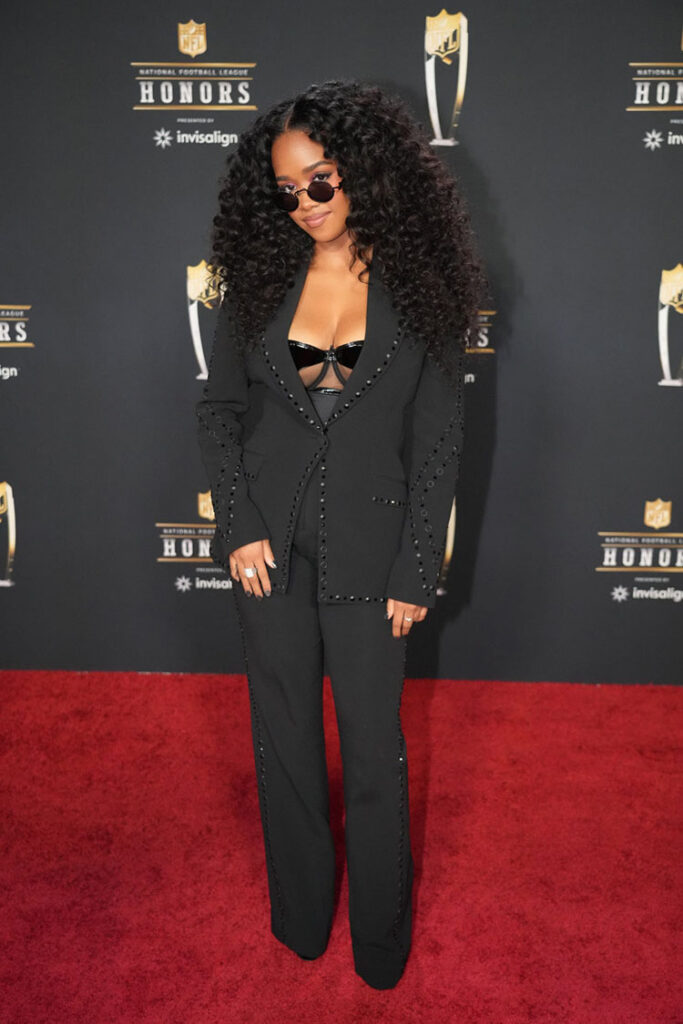 H.E.R. 2023 NFL Honors