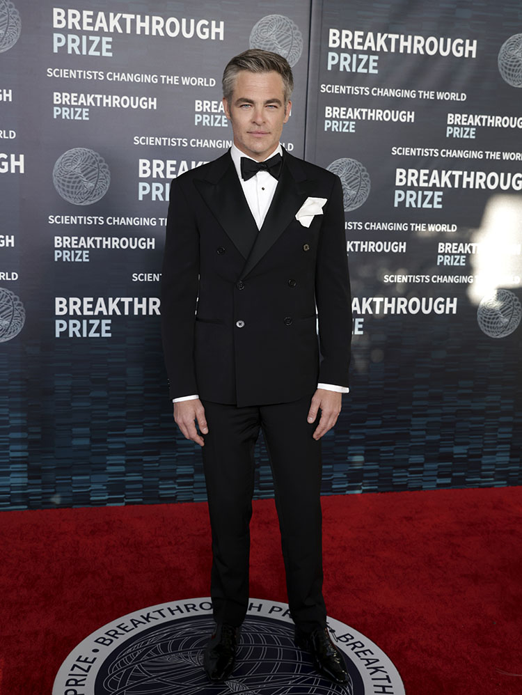 Chris Pine Wore Ralph Lauren Purple Label To The Ninth Breakthrough Prize Ceremony