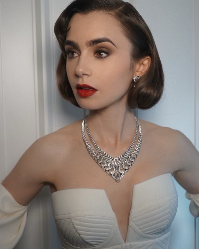 Lily Collins’ ’80s Inspired Met Gala Makeup