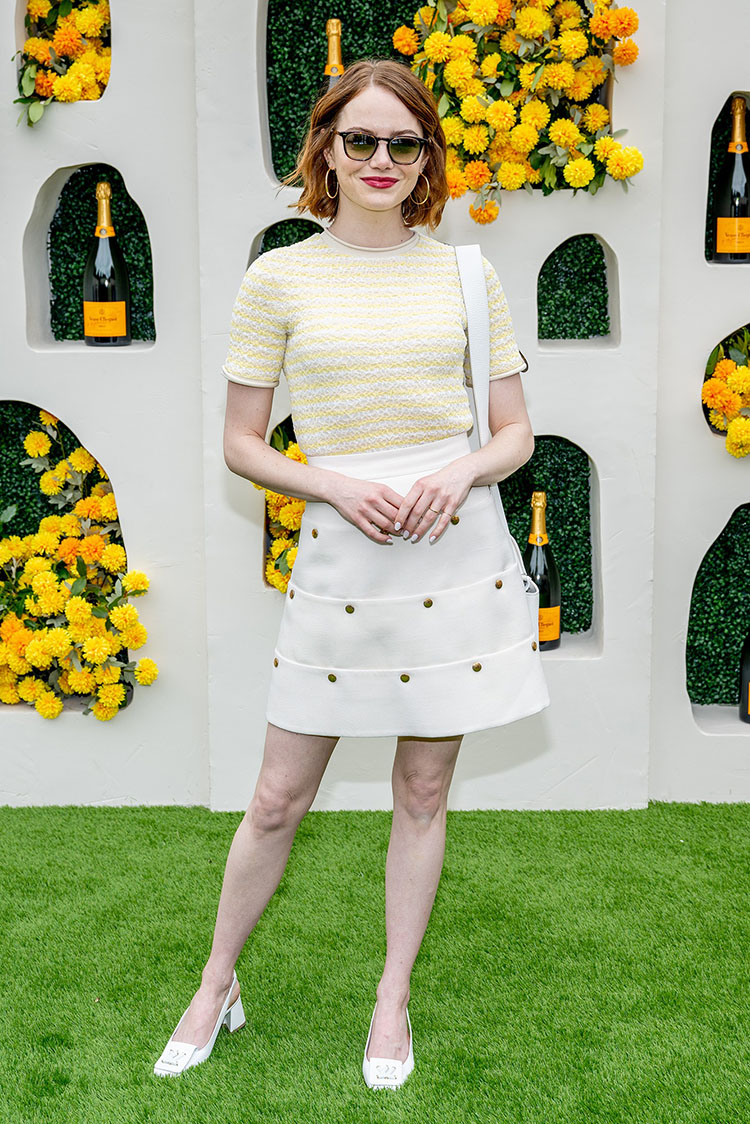 Red Carpet Fashion Awards on X: Emma Stone opts for simple