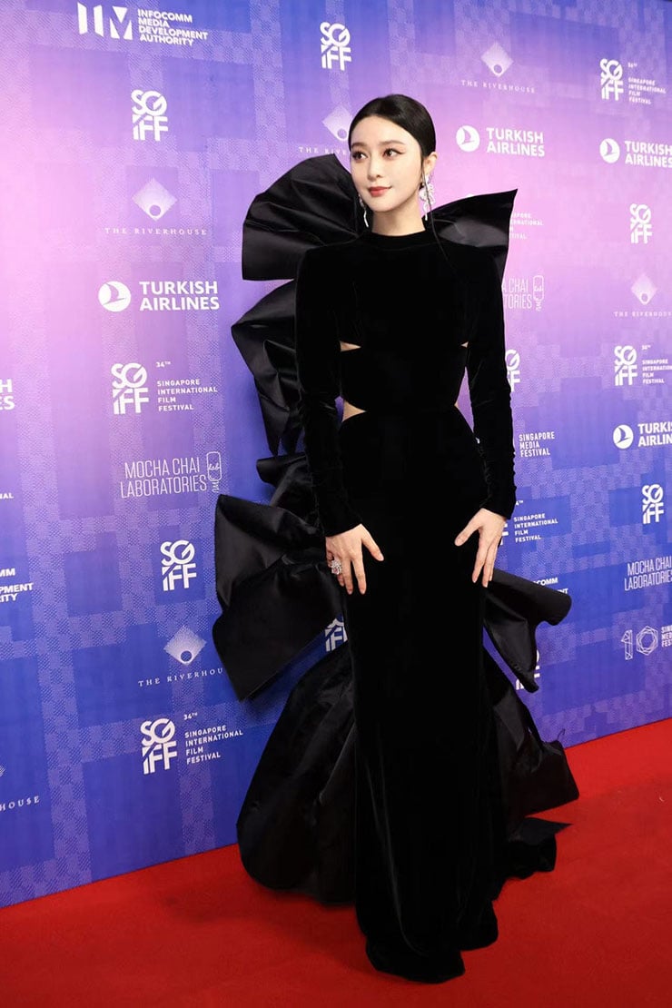 Fan Bingbing Wore Stéphane Rolland Haute Couture To The 2023 Singapore Film Festival Opening Ceremony