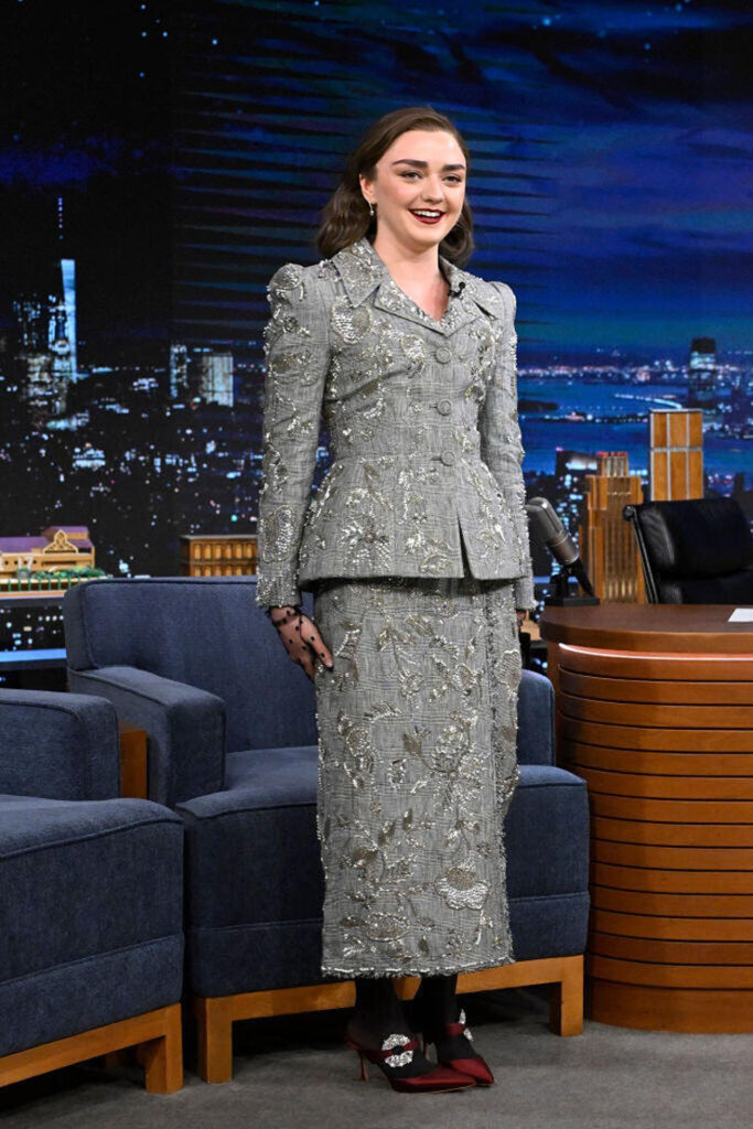 Maisie Williams Wore Erdem On The Tonight Starring Jimmy Fallon