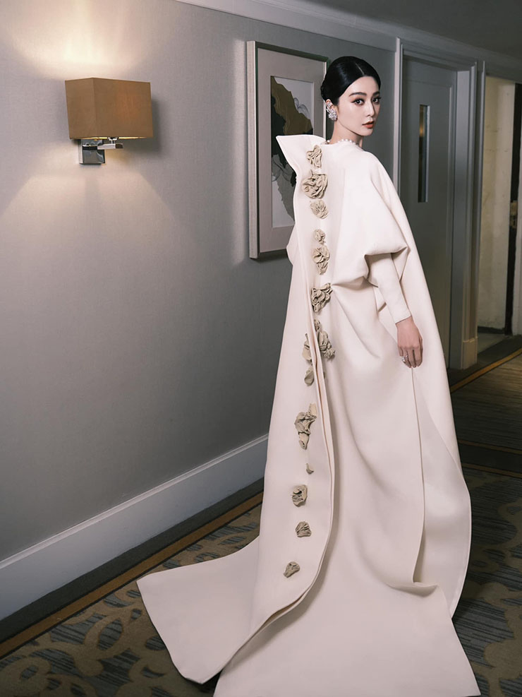 Fan Bingbing Wore Stéphane Rolland Haute Couture To The 2024 Asian Film Awards