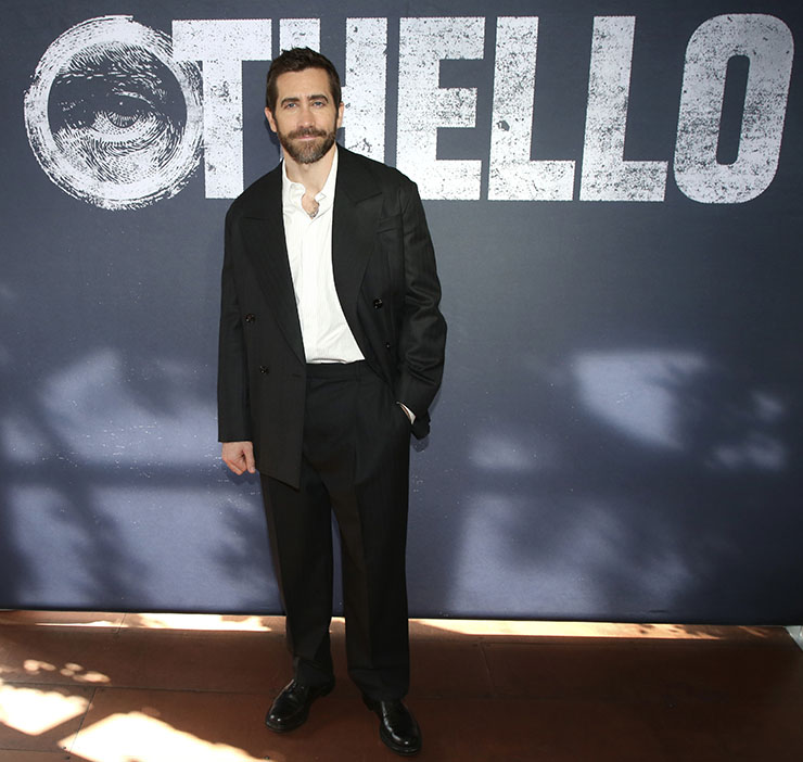 Jake Gyllenhaal poses during a photo call for "Othello" at Tavern On The Green 
