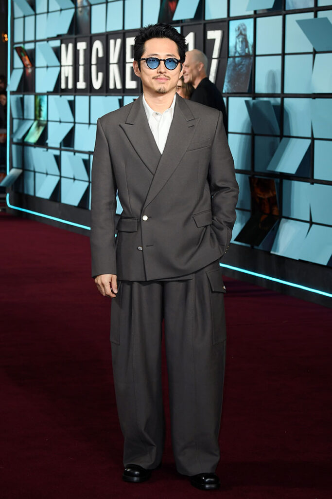  Steven Yeun attends the "Mickey 17" World Premiere