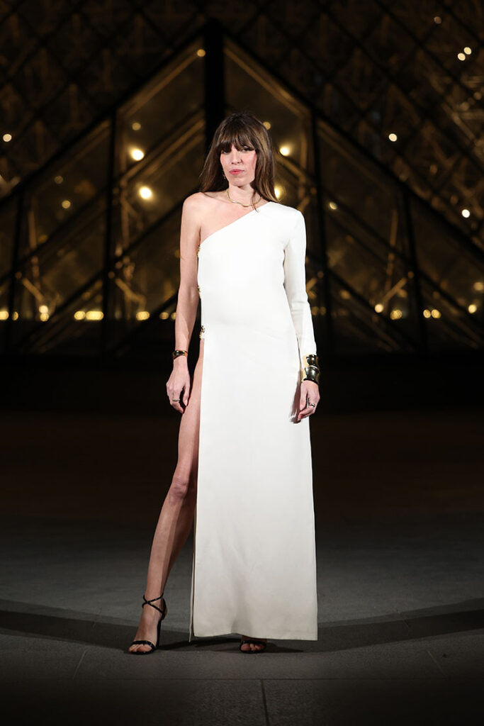 Lou Doillon attends the "Le Grand Diner du Louvre" Passage Richelieu Photocall 