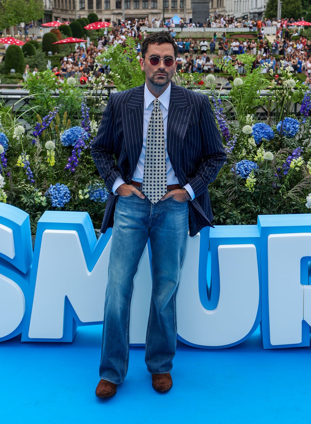 Dan Levy Wore Tiger of Sweden To The ‘Smurfs’ Brussels Premiere