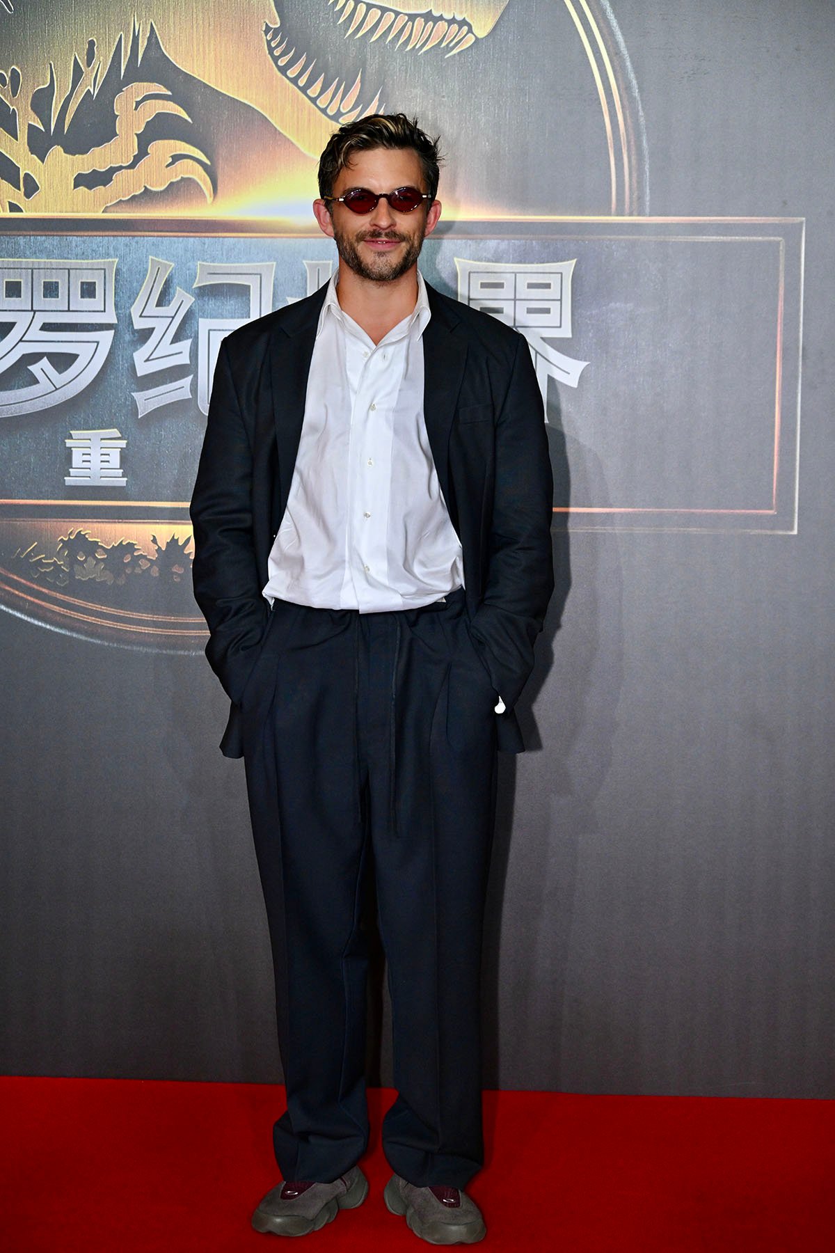 Jonathan Bailey Wore Maison Margiela, Burberry & Hermès For ‘Jurassic World Rebirth’ Shanghai & Seoul Press Tour