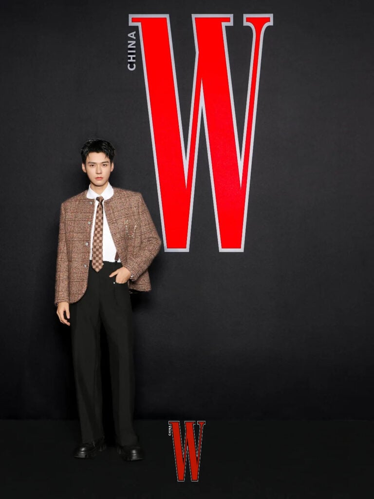 Gong Jun Wore Louis Vuitton To The W China Annual Gala 2025 Gong Jun, W China Gala, Louis Vuitton, menswear, Fall 2025 fashion, red carpet style, Prince of Wales jacket,