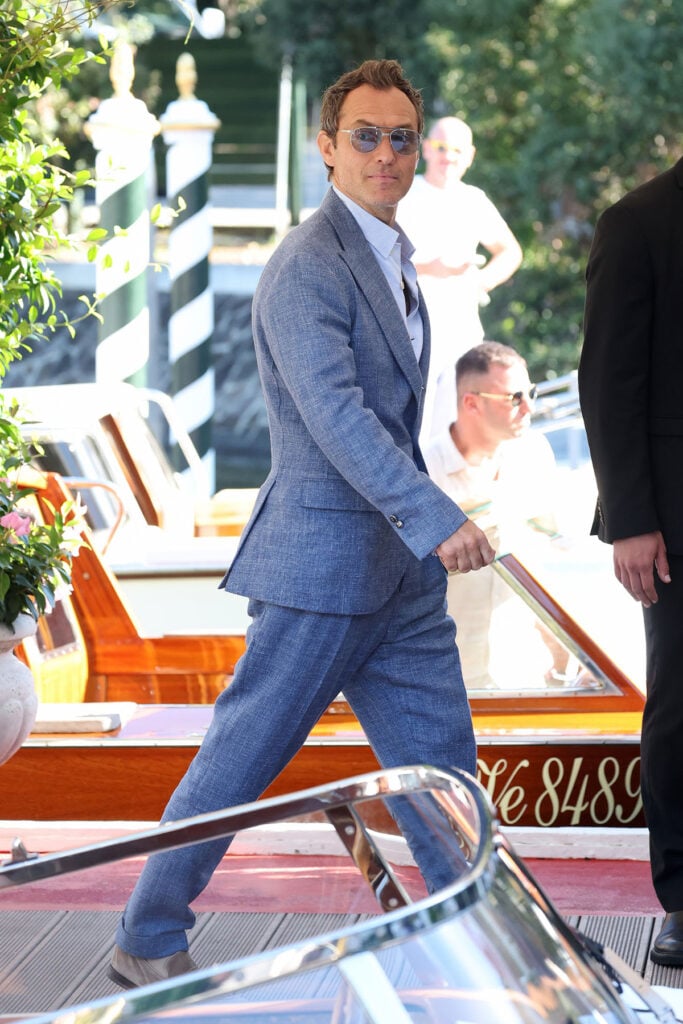 Jude Law arrives at Hotel Excelsior during the 82nd Venice International Film Festival blue linen suit