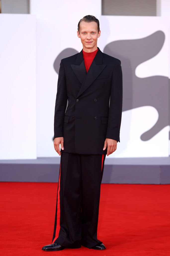 Felix Kammerer "Frankenstein" red carpet Venice Film Festival, Felix Kammerer Venice Film Festival, Loewe menswear, Frankenstein premiere fashion, Loewe tuxedo Venice,