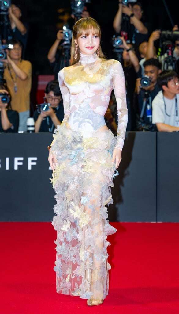 Lisa Wore Maison Margiela Artisanal To The Busan Film Festival, Lisa Maison Margiela Artisanal 2025, Lisa Busan International Film Festival, Lisa BVLGARI, Lisa Tabi Claw Boots, Maison Margiela Artisanal 2025, Busan Film Festival 2025, 