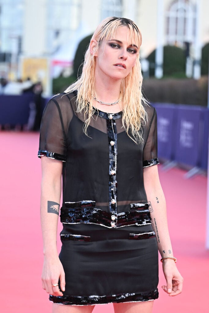 Kristen Stewart Wore Chanel Haute Couture To The 'Nouvelle Vague' Deauville American Film Festival Premiere, Kristen Stewart, Chanel Fall-Winter 2025, Deauville American Film Festival, Nouvelle Vague premiere, Chanel silk organza, Chanel Première Galon watch, Kristen Stewart Chanel style, The Chronology of Water