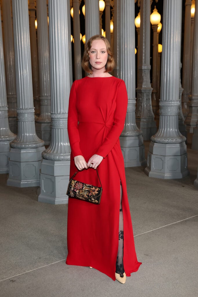 Hannah Einbinder attends the 2025 LACMA Art+Film Gala, Hannah Einbinder, Valentino Resort 2026, Valentino Garavani Devain bag, 2025 LACMA Art+Film Gala red carpet