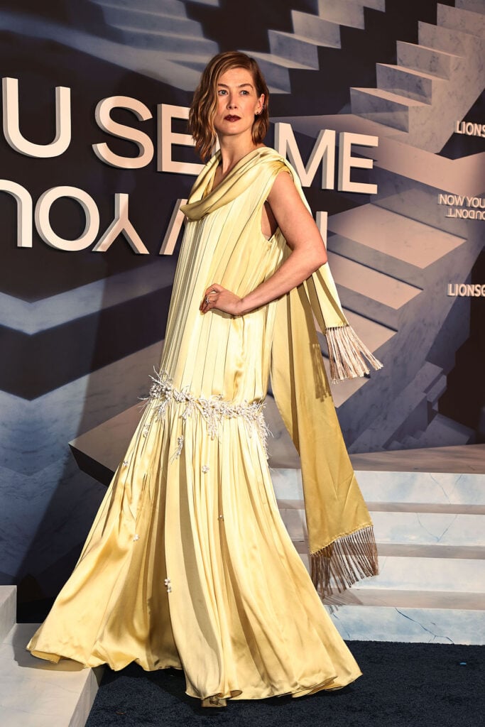 Rosamund Pike Dior, Rosamund Pike custom Dior, Rosamund Pike Now You See Me premiere, Dior drop-waist gown, Dior reverse collar, Now You See Me red carpet