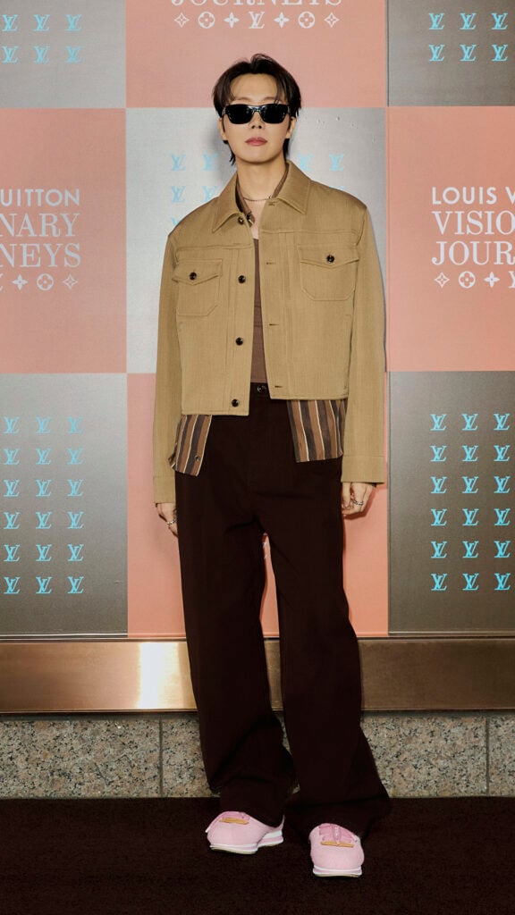j-hope — Louis Vuitton

j-hope Louis Vuitton Seoul
j-hope Louis Vuitton sneakers look
j-hope LV sand and brown outfit
j-hope BTS Louis Vuitton event
j-hope fashion Seoul 2025
j-hope Louis Vuitton menswear Korea