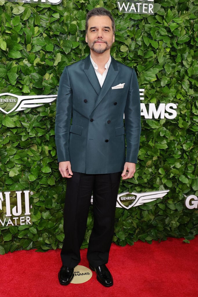 Gotham Film Awards menswear, Gotham Film Awards red carpet, Wagner Moura style, petrol blue blazer, double-breasted menswear, Stuart Weitzman shoes, menswear tailoring 2025, sheen blazer menswear, blue red carpet suit