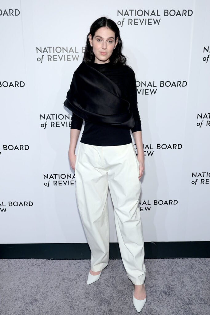 Amy Ryan, Amy Ryan red carpet, National Board of Review Gala 2026, Roland Mouret Resort 2026, peplum gown, sculpted evening gown, Fred Leighton jewellery, Amy Ryan awards style