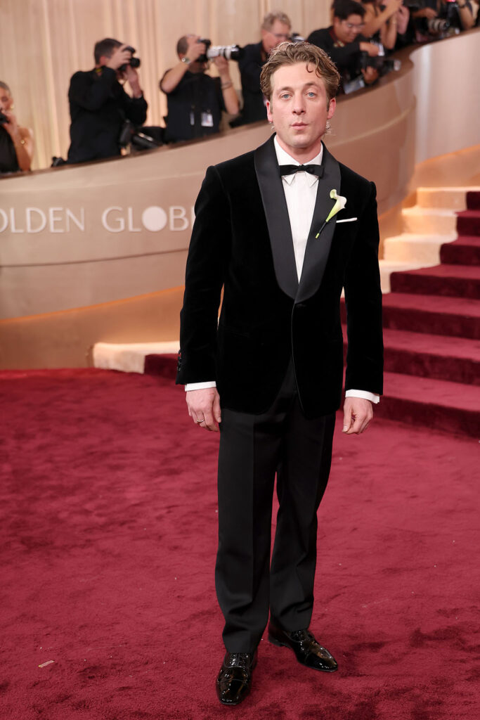 Jeremy Allen White, Jeremy Allen White Louis Vuitton, Louis Vuitton Golden Globes, 2026 Golden Globe Awards menswear, Jeremy Allen White velvet tuxedo, Golden Globes fashion