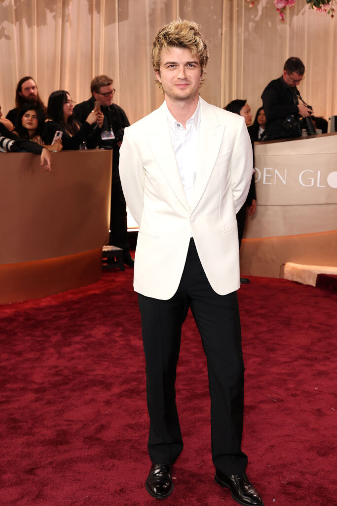 Joe Keery, Joe Keery Louis Vuitton, Louis Vuitton Golden Globes, 2026 Golden Globe Awards menswear, Joe Keery white Louis Vuitton blazer, Golden Globes fashion