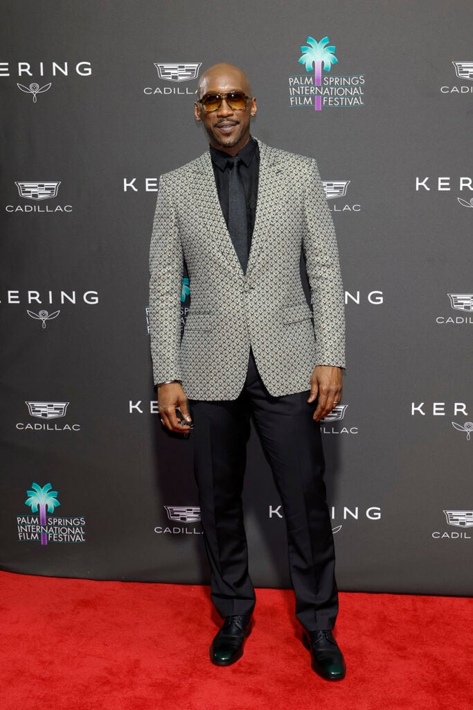 Mahershala Ali, Mahershala Ali red carpet, Palm Springs International Film Awards menswear, Mahershala Ali style, men’s tailored suit red carpet, awards season menswear