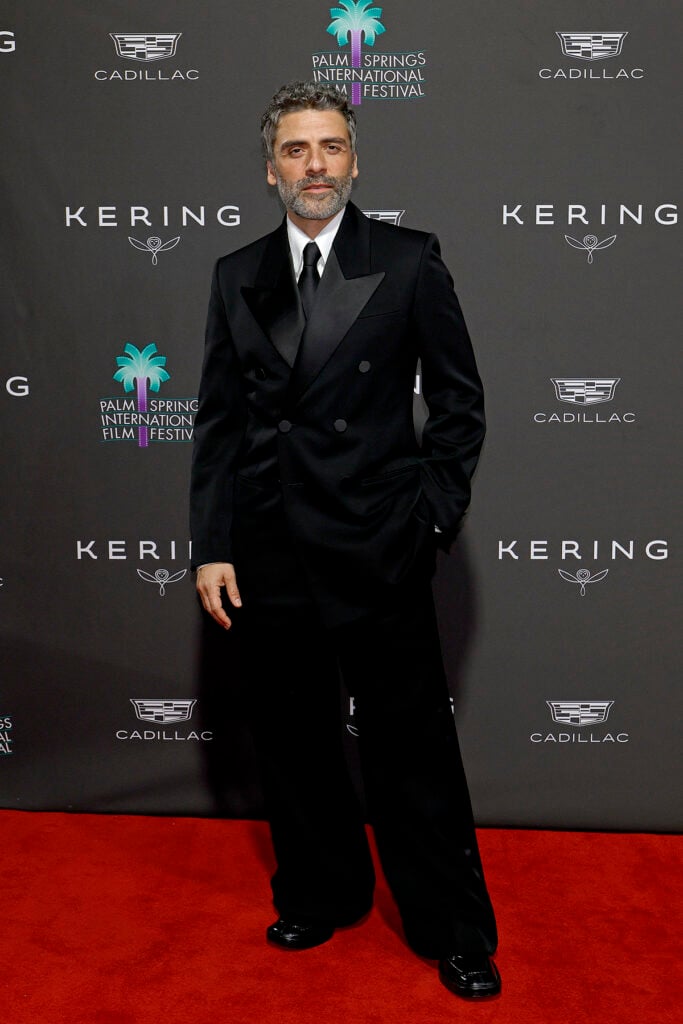 Oscar Isaac, Oscar Isaac red carpet, Palm Springs International Film Awards menswear, oversized suit men’s fashion, double-breasted suit, textured menswear, Oscar Isaac style evolution