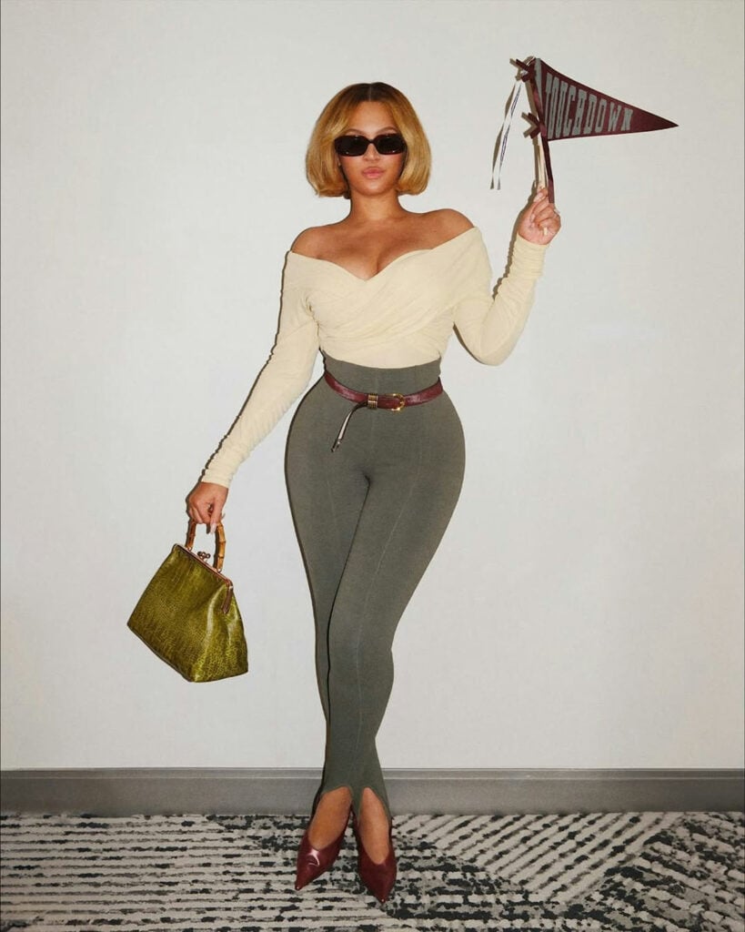 Beyoncé, Rowen Rose Fall 2026, Rowen Rose Mirage Rose collection, Super Bowl style, Beyoncé bob haircut, Khaite bodysuit, Seroya Kelsey stirrup leggings, Déhanche belt, Retrofête Maxime slingback pumps, Loewe sunglasses, Ty Hunter styling