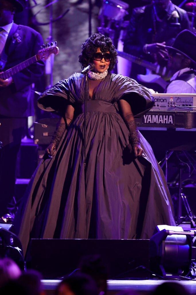 Lauryn Hill Wore Carolina Herrera For Her 2026 Grammy Awards Performance, Lauryn Hill, 2026 Grammys, Grammy Awards tribute, Lauryn Hill performance, Roberta Flack tribute, D’Angelo tribute, Carolina Herrera Spring 2026, Grammys stage fashion, music legacy moment, Grammys ceremony