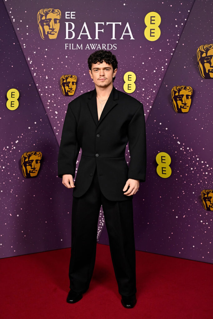 Noah Jupe, Noah Jupe BAFTAs 2026, BAFTAs menswear, Jacquemus menswear suit, sculpted silhouette tailoring, Jimmy Choo Wilder boots