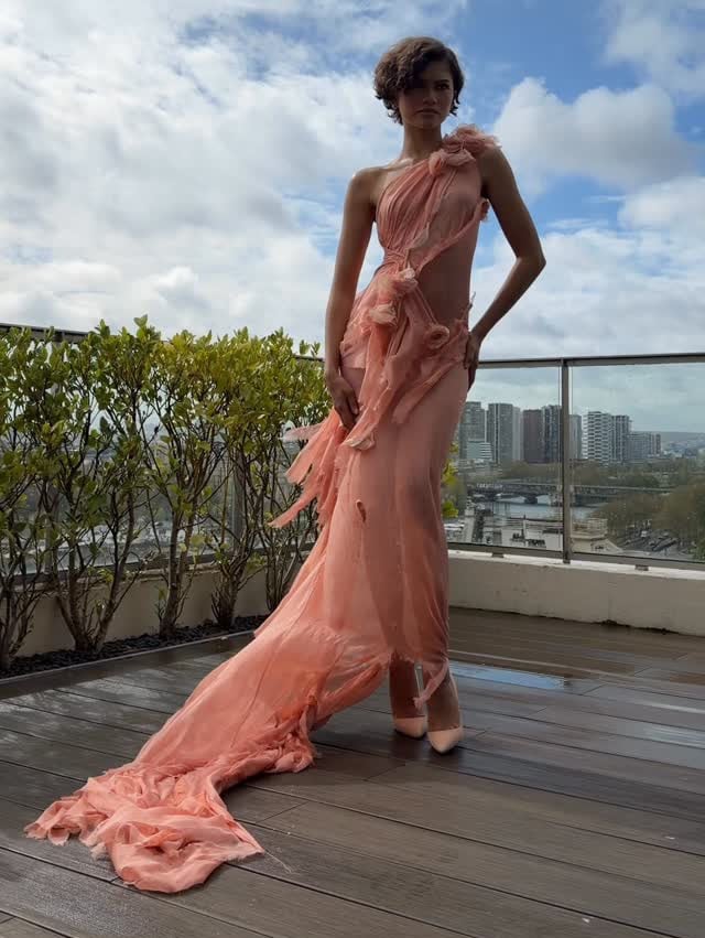 Zendaya Wore Matières Fécales Promoting ‘The Drama’