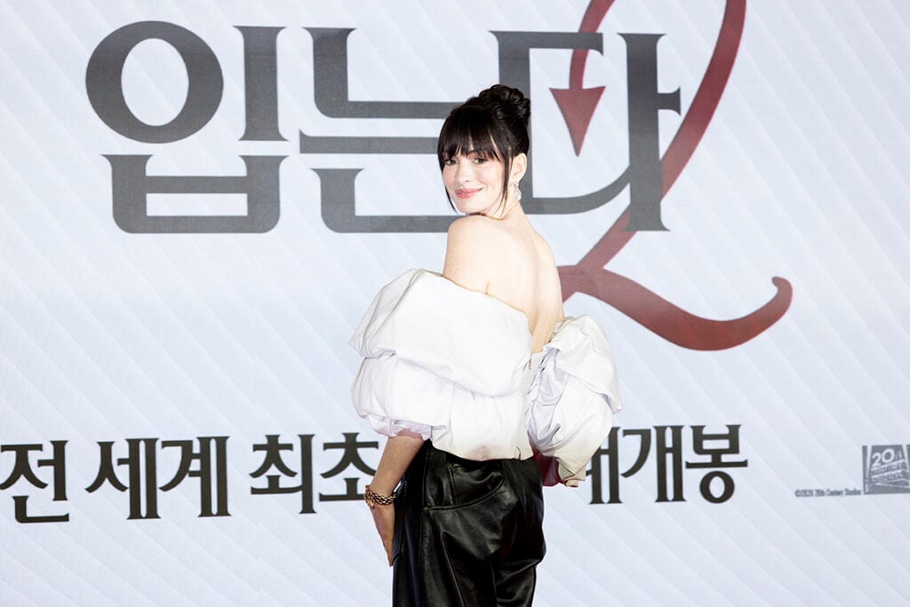 Anne Hathaway Wore Vaquera To 'The Devil Wears Prada 2' Seoul Premiere, Anne Hathaway The Devil Wears Prada 2 Seoul Premiere, The Devil Wears Prada 2 Seoul red carpet, Anne Hathaway Vaquera Spring 2026, Vaquera Seoul Premiere Anne Hathaway, Vaquera The Devil Wears Prada 2
