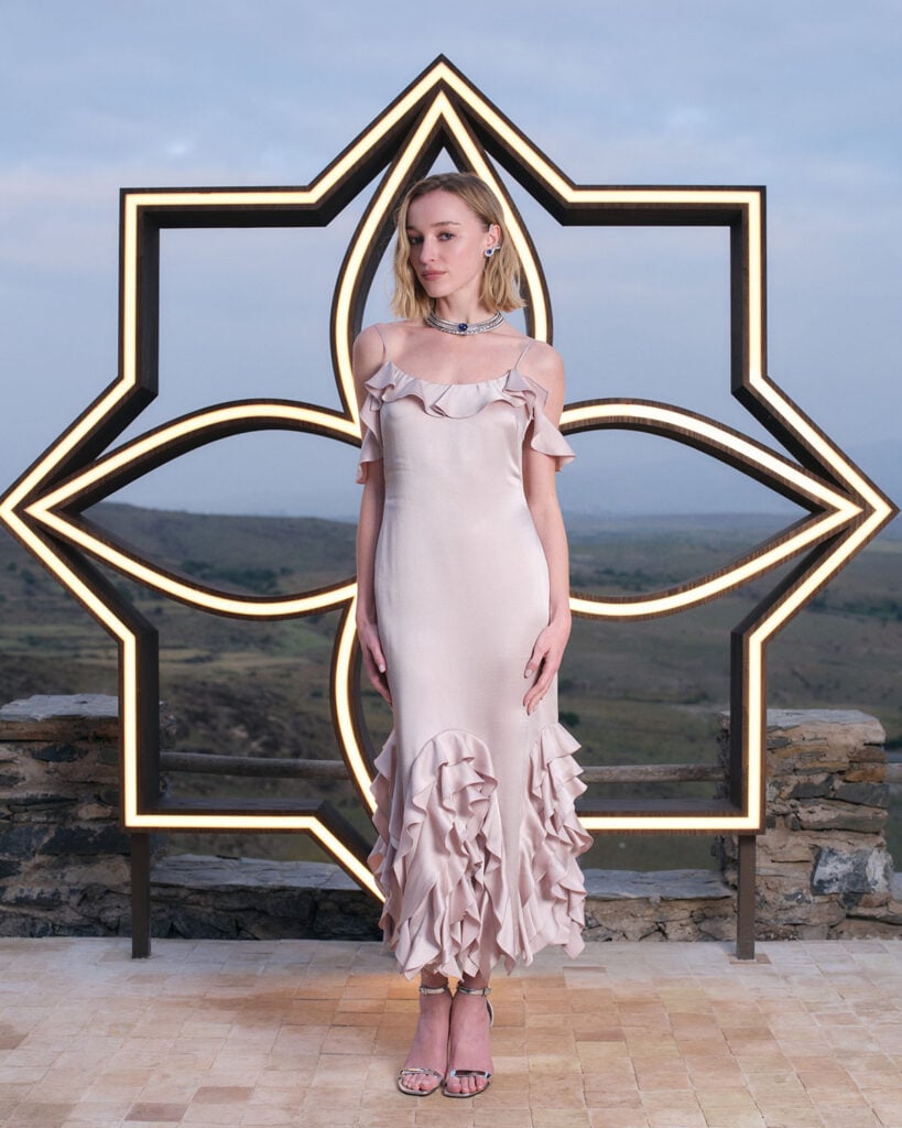 Phoebe Dynevor Louis Vuitton Mythica event, Phoebe Dynevor pink dress Marrakesh, Louis Vuitton High Jewelry Dynevor, Mythica red carpet style