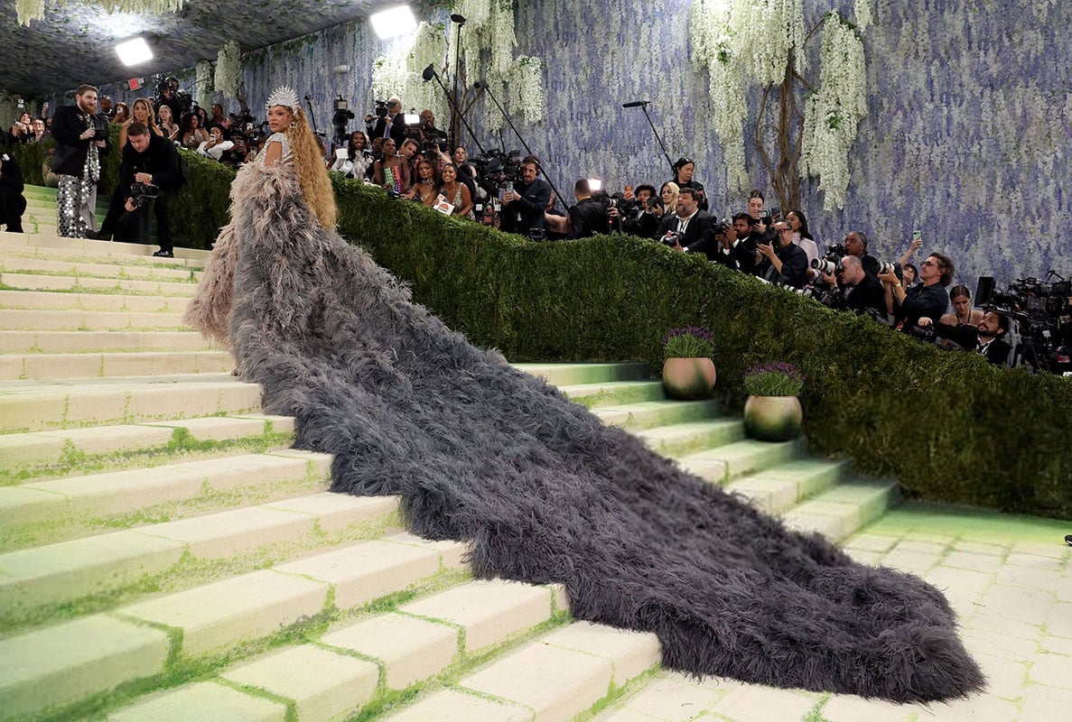 Beyonce's Crystal Skeletal Olivier Rousteing Look At The 2026 Met Gala ...