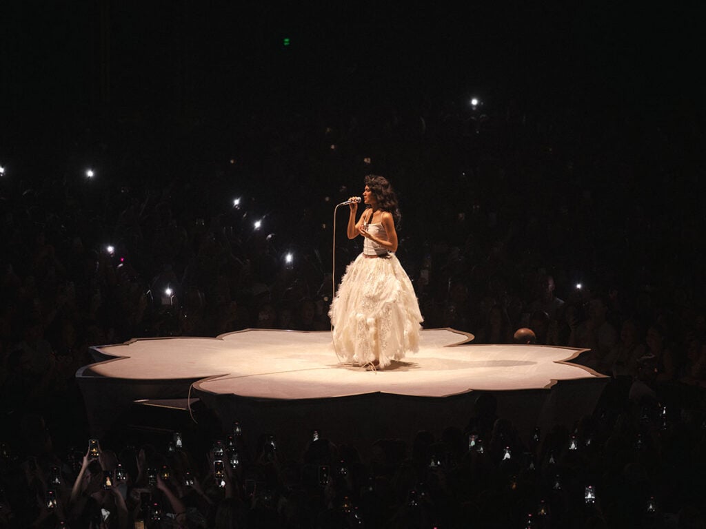 Olivia Dean The Art of Loving World Tour
The Art of Loving World Tour Olivia Dean
Olivia Dean tour outfits
Olivia Dean stage style
Chanel Olivia Dean world tour
Chanel performance look Olivia Dean
Olivia Dean Chanel outfit