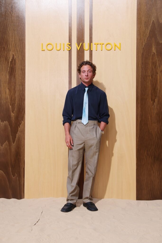  Jeremy Allen White attends the Louis Vuitton Menswear Spring/Summer 2027 show